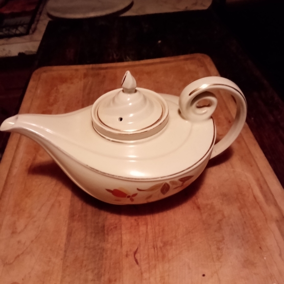 Vintage Hall Aladdin Teapot - Picture 4 of 6